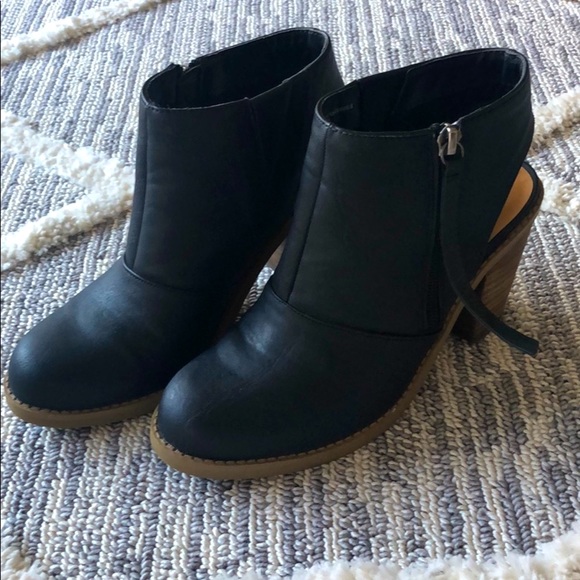 Nine West cut out booties - Picture 4 of 6